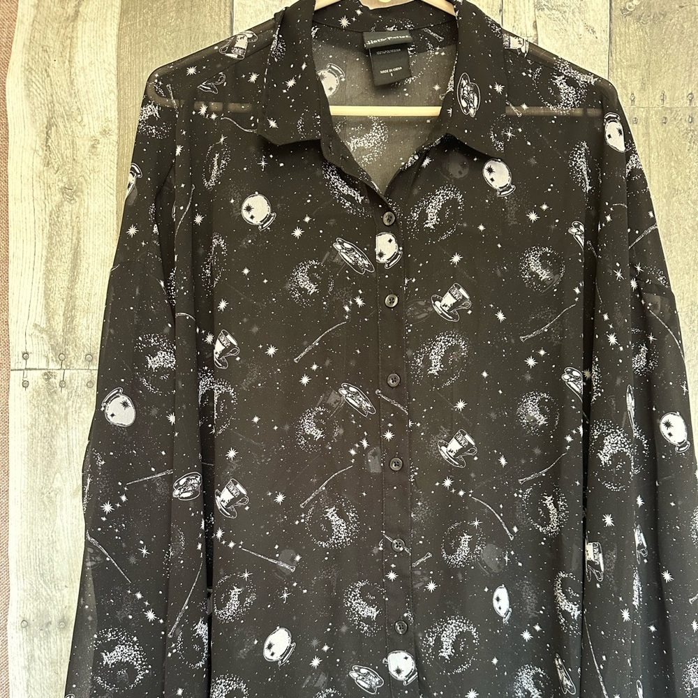 Torrid Harry Potter Star & Wand Blouse size 1 - Picture 2 of 5